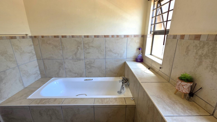 4 Bedroom Property for Sale in Leloko North West